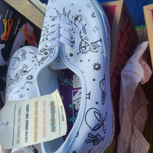 NWT colour in vans - Picture 2 of 3